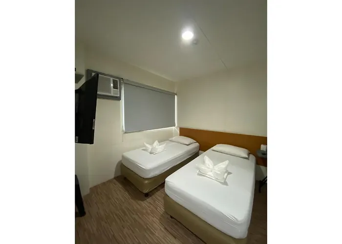 Oyo 878 Dg Budget Naia 2*