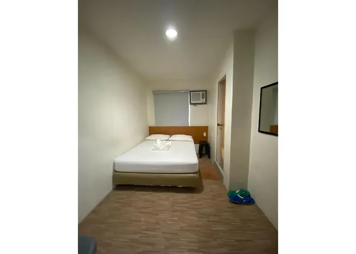 Oyo 878 Dg Budget Naia Hotel