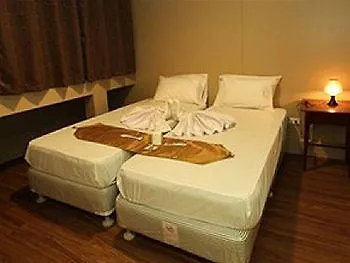 Oyo 878 Dg Budget Naia Hotel 2*
