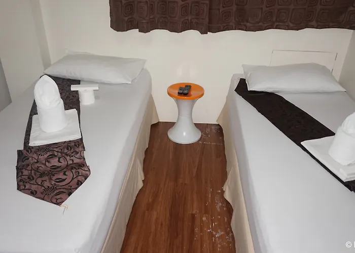 Oyo 878 Dg Budget Naia Hotel 2*