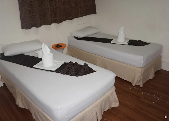Oyo 878 Dg Budget Naia Hotel